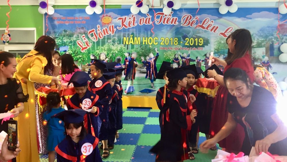 Trường MN Trung Kiên tổng kết năm học 2018-2019  và tiễn bé lên lớp 1.