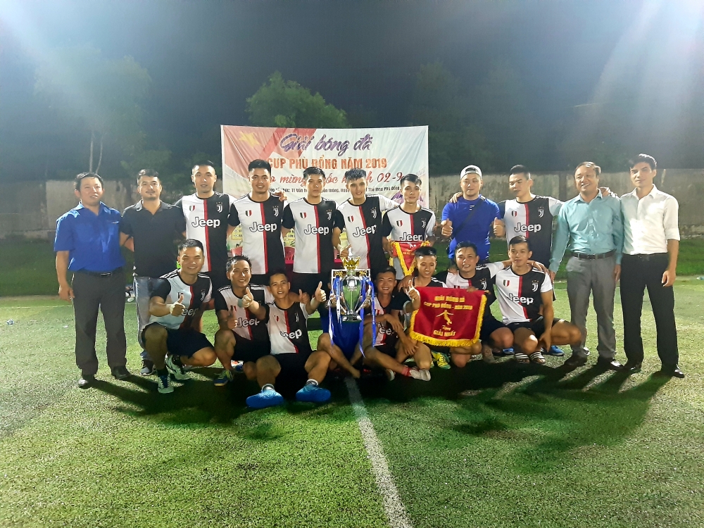 Đội FC Vân Anh dành giải nhất giải bóng đá mini  tranh Cúp Phù Đổng năm 2019.