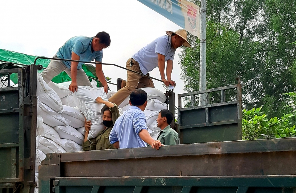 400 tấn gạo cứu đói cho nhân dân vùng lũ Hương Khê