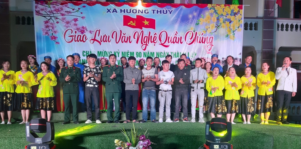        Hương Thủy                                 Giao lưu văn nghệ  tiễn anh lên đường nhập ngũ