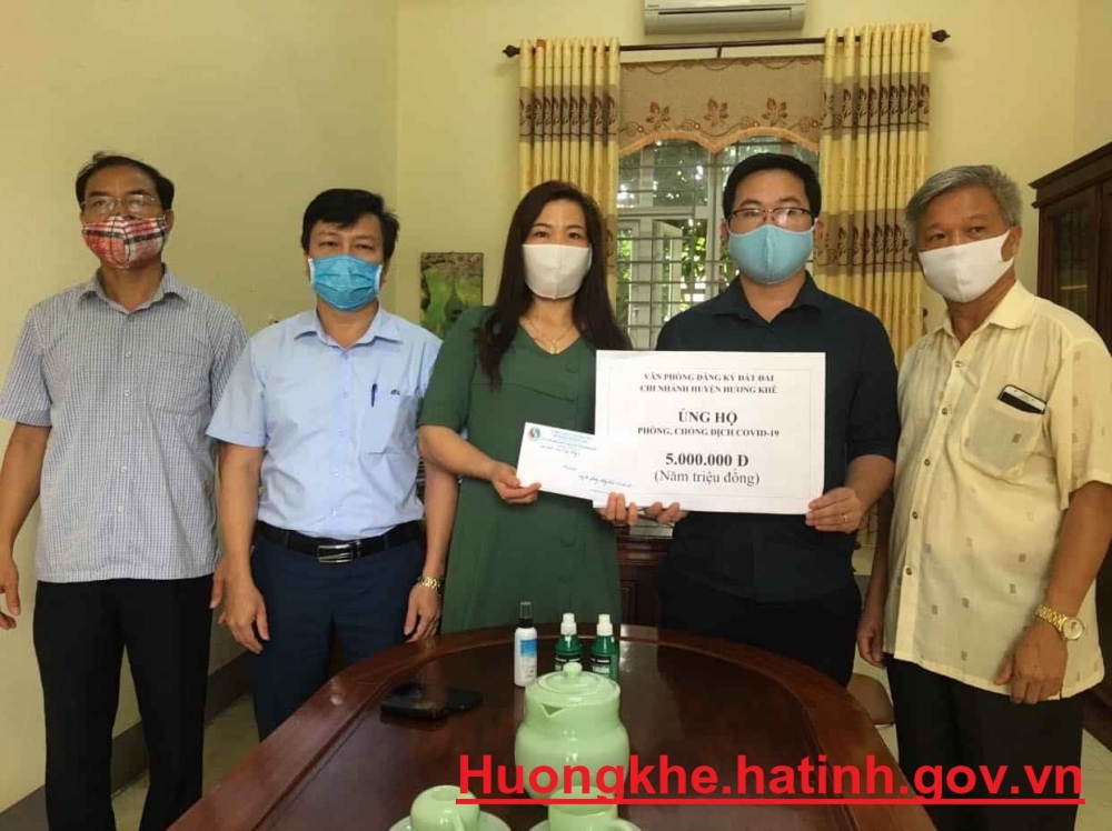 Hương Khê: vận động, quyên góp trên 1 tỷ đồng ủng hộ công tác phòng, chống dịch COVID-19