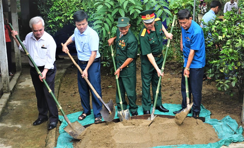 Bộ Quốc phòng hỗ trợ 80 triệu đồng xây nhà tình nghĩa cho Thương binh Lương Văn Hoa ở xã Phúc Trạch