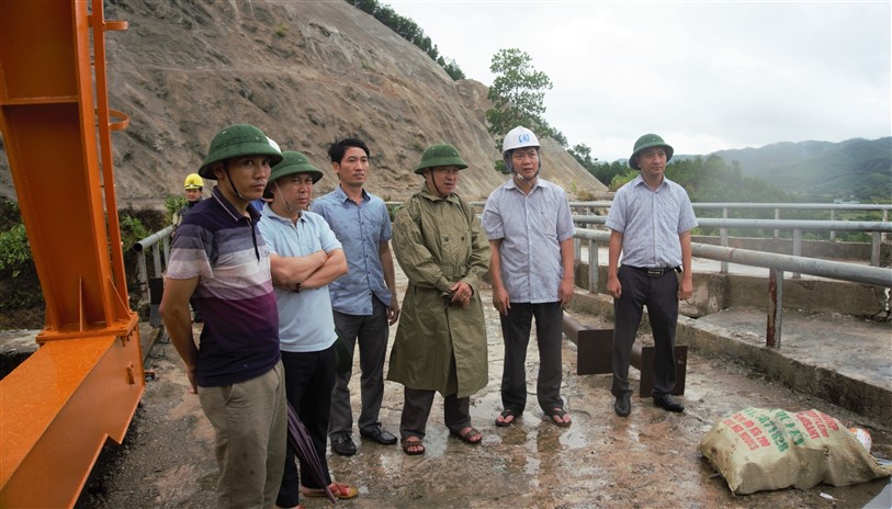 Chủ tịch UBND huyện kiểm tra công tác phòng chống lũ lụt