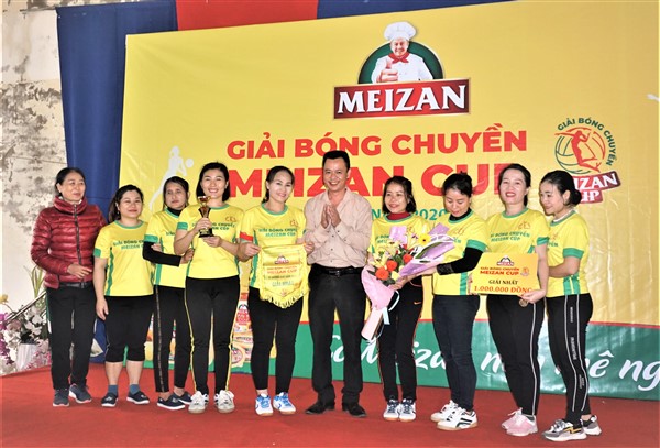 Đội bóng chuyền hơi TDP 5 Thị trấn đạt giải nhất cúp Meizan năm 2020.