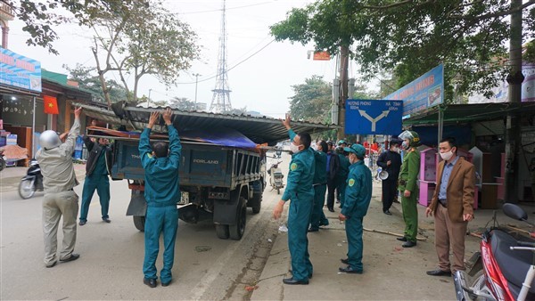 Thị trấn Hương Khê, quyết liệt trong xử lý vi phạm hành lang an toàn giao thông