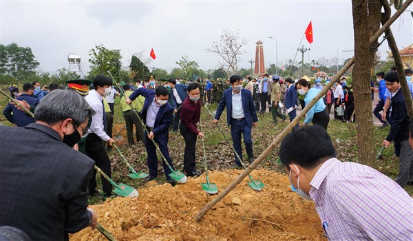 Hương Khê: Sôi nổi trồng cây đầu xuân Tân Sửu 2021.