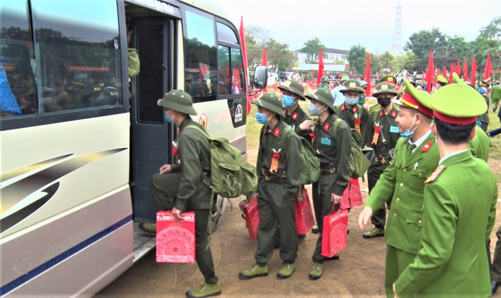 126 thanh niên Hương Khê đã lên đường làm nhiệm vụ bảo vệ Tổ quốc