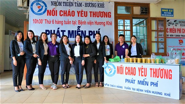 Nữ công cơ quan Huyện ủy, nấu và phát 200 suất cháo miễn phí cho bệnh nhân nghèo nội trú tại Bệnh viện