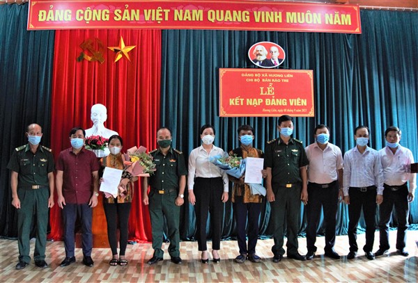 Chi bộ Bản Rào Tre, xã Hương Liên kết nạp 2 Đảng viên mới.