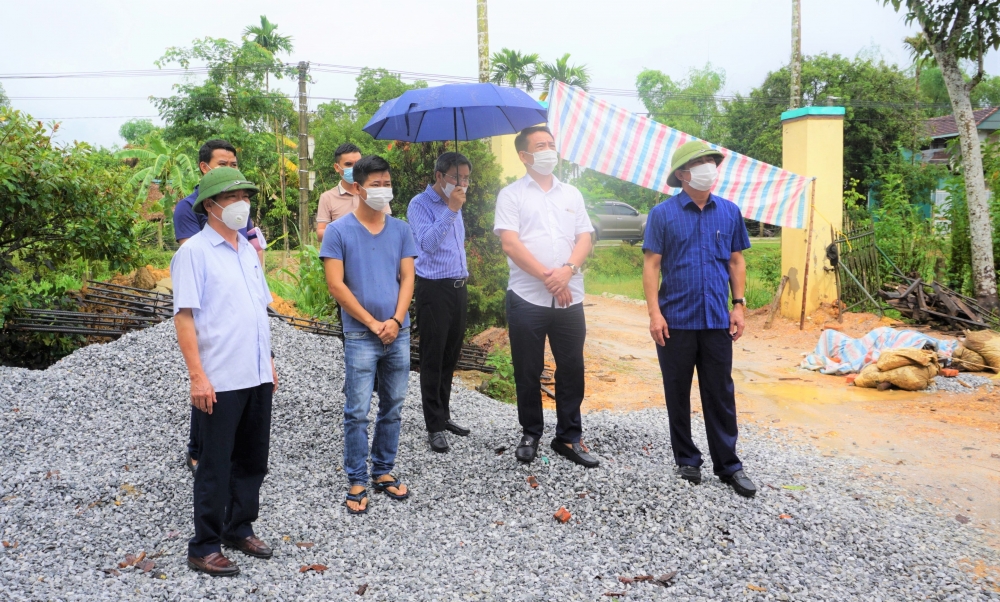 Phó chủ tịch UBND tỉnh kiểm tra tiến độ Nhà văn hóa cộng đồng và công tác chuẩn bị giảng dạy tại Hương Khê