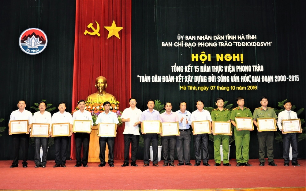 Khen thưởng các danh hiệu tiêu biểu trong Phong trào “Toàn dân đoàn kết xây dựng đời sống văn hóa”