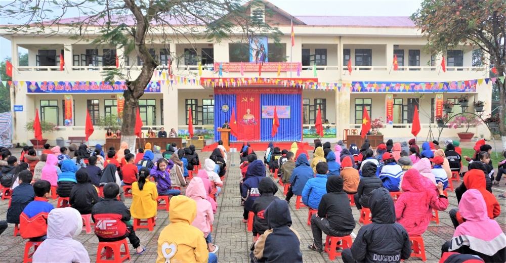 Học sinh Trường Tiểu học Hương Đô nghe chuyên đề “Trung tướng Đồng Sỹ Nguyên - Cuộc đời và sự nghiệp