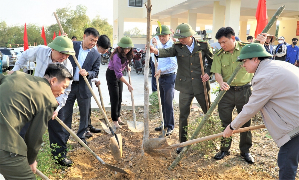 Phó Chủ tịch Thường trực UBND tỉnh dự lễ trồng cây đầu năm Giáp Thìn tại Hương Khê