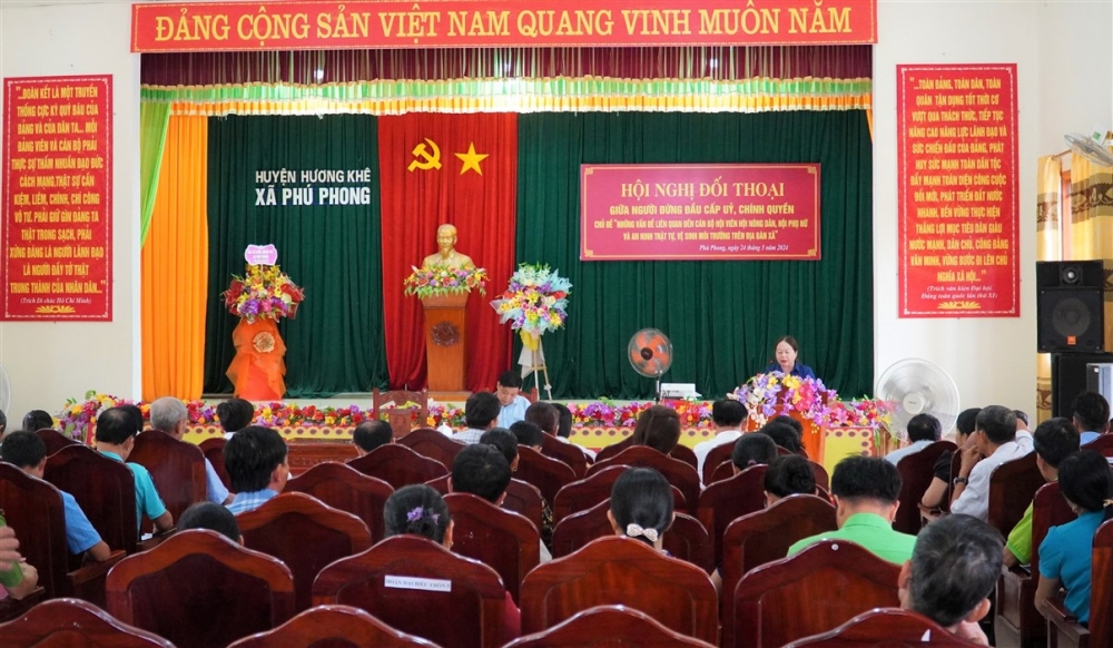 Lãnh đạo xã Phú Phong đối thoại với cán bộ, hội viên nông dân, phụ nữ