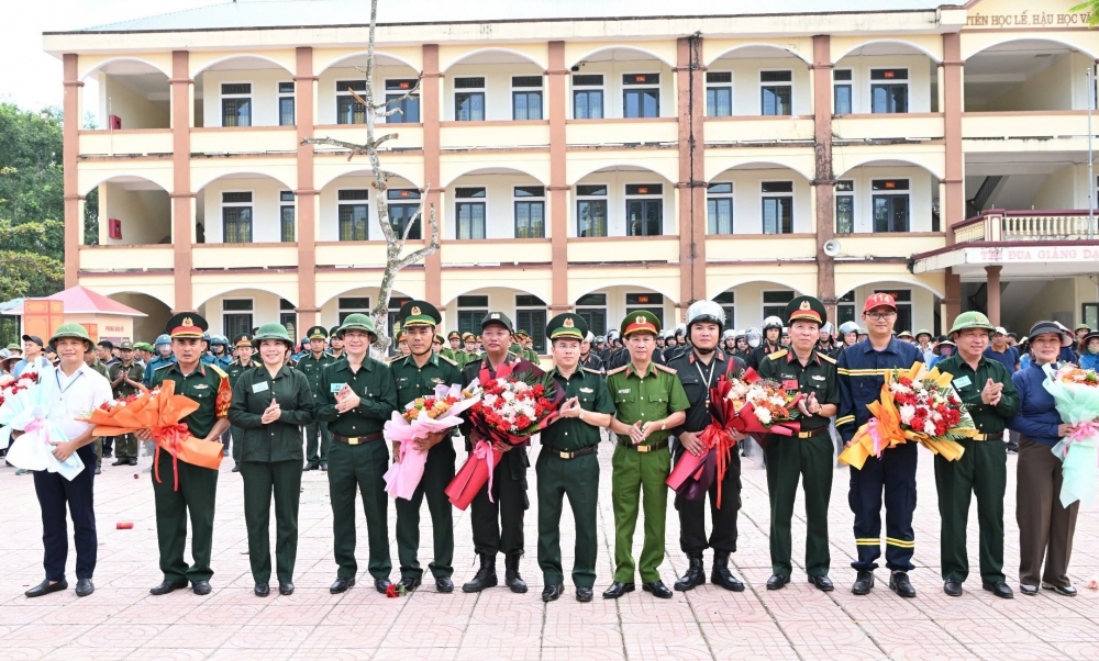 Tham quan thực binh động viên quân dự bị và xử lý tình huống tập trung đông người gây rối ANTT