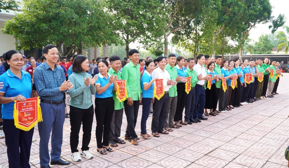 Phú Gia tổ chức giải bóng chuyền chào mừng ngày thành lập Hội Nông dân Việt Nam và ngày Phụ nữ Việt Nam  