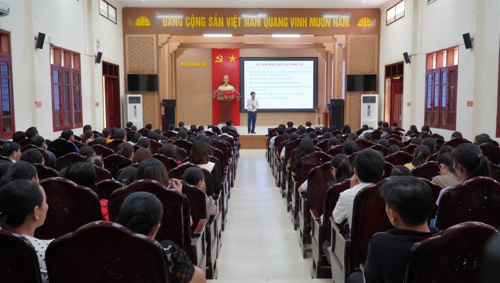 Trung tâm Y tế huyện Cập nhật kiến thức về An toàn người bệnh và nâng cao kỹ năng giao tiếp ứng xử tại bệnh viện