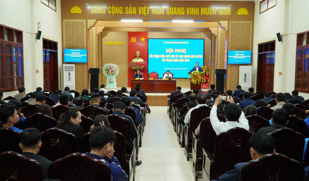 Lãnh đạo huyện Hương Khê đối thoại với hơn 200 đoàn viên thanh niên