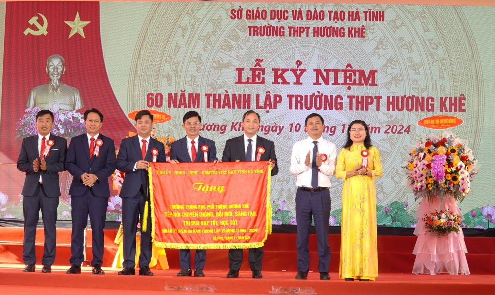 Trường THPT Hương Khê long trọng kỷ niệm 60 năm thành lập (1964-2024) 