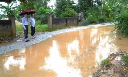 Phó Chủ tịch UBND huyện kiểm tra, chỉ đạo khắc phục ngập úng các công trình đang thi công