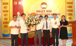 Bí thư Huyện ủy Nguyễn Thanh Điện chung vui Ngày hội đại đoàn kết toàn dân tại thôn 5, xã Hương Đô