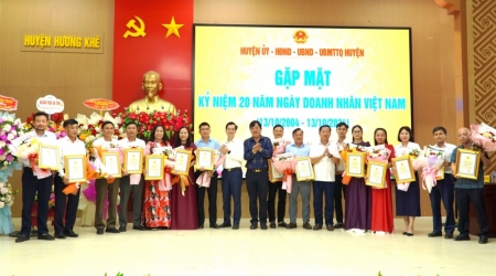 Hương Khê gặp mặt tọa đàm Ngày Doanh nhân Việt Nam