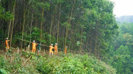 Điện lực Hương Khê nâng cao độ tin cậy cấp điện, giảm sự...