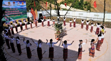 Biên soạn và xuất bản cuốn sách “Người Chứt ở Hương Khê”